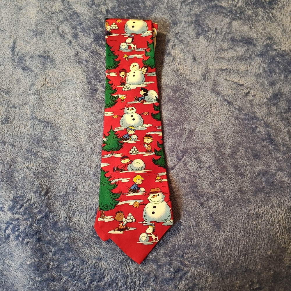 Vintage Peanuts Christmas Tree Snoopy & Friends Snowman Scene Silk USA Holiday